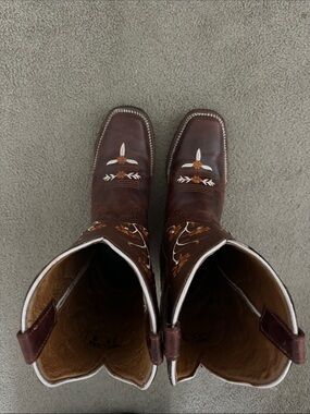 Woman’s Brown Embroidered Western Boots - Classic Western Style